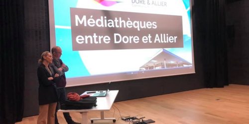 Visite d’élus à la médiathèque